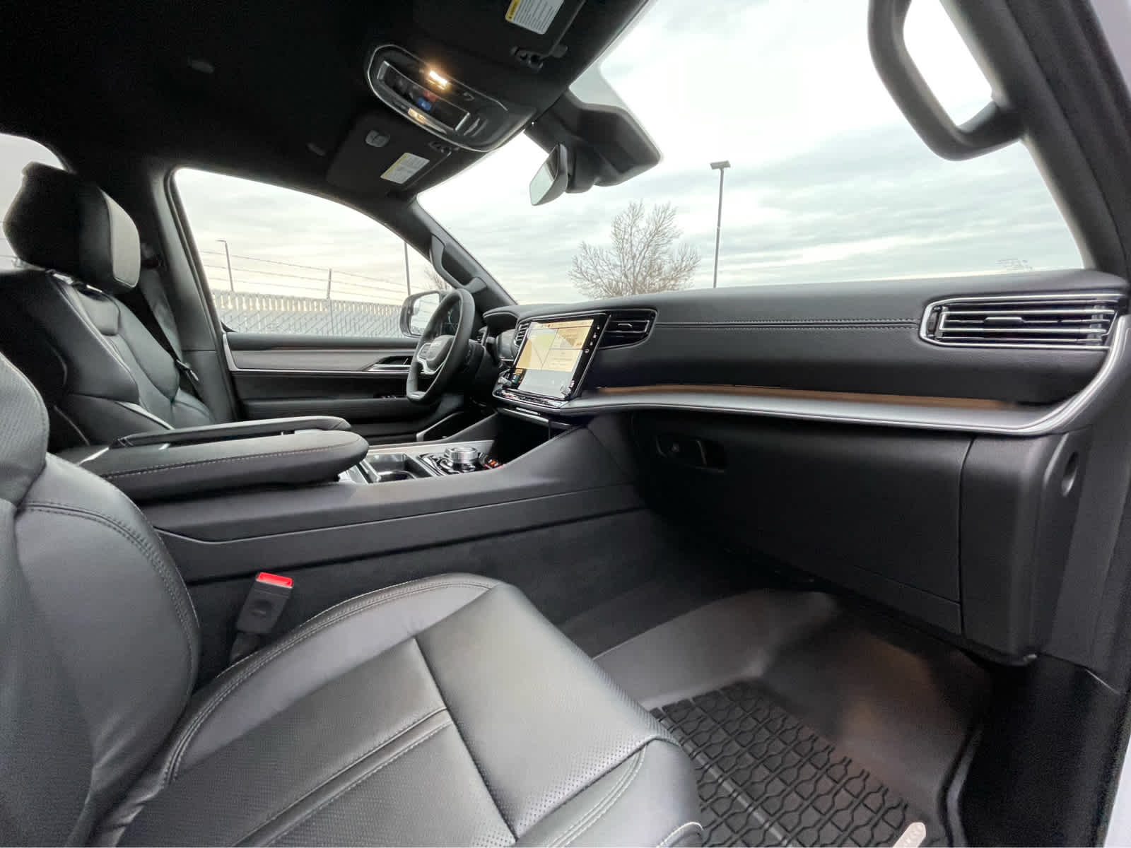 Thumbnail: 2026 Jeep Grand Wagoneer - 28