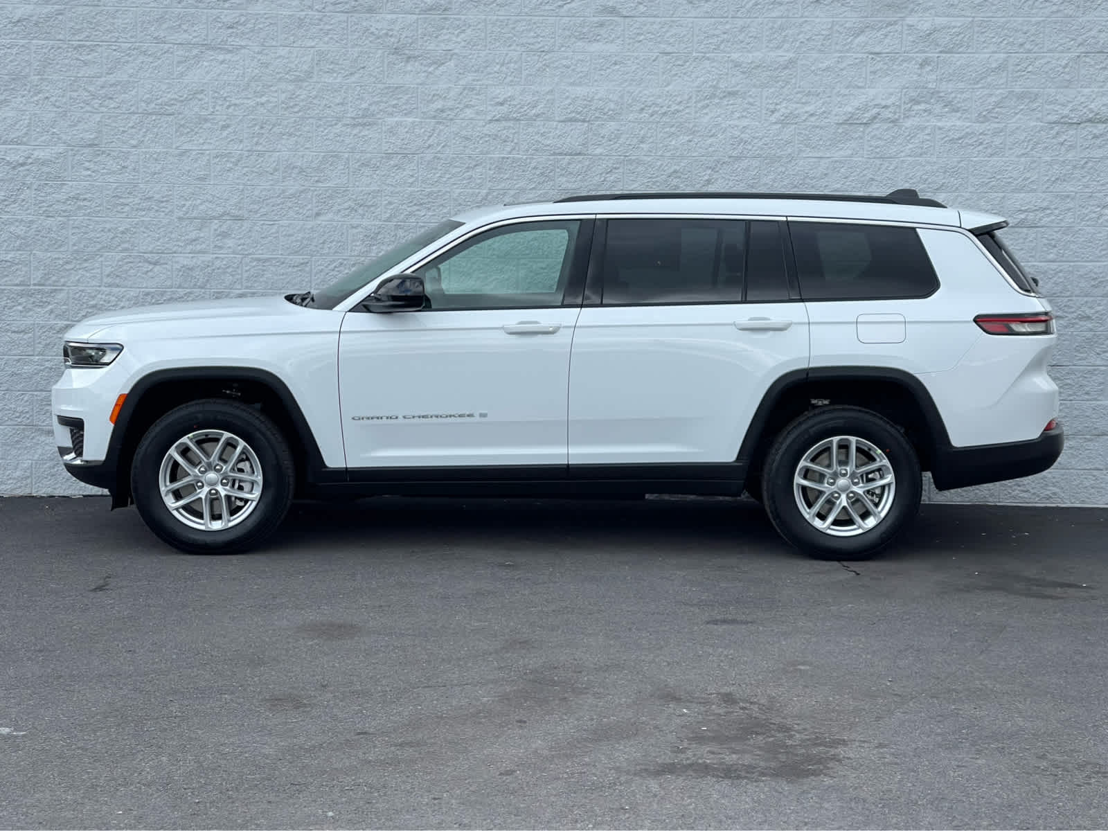 2025 Jeep Grand Cherokee Laredo X photo 4