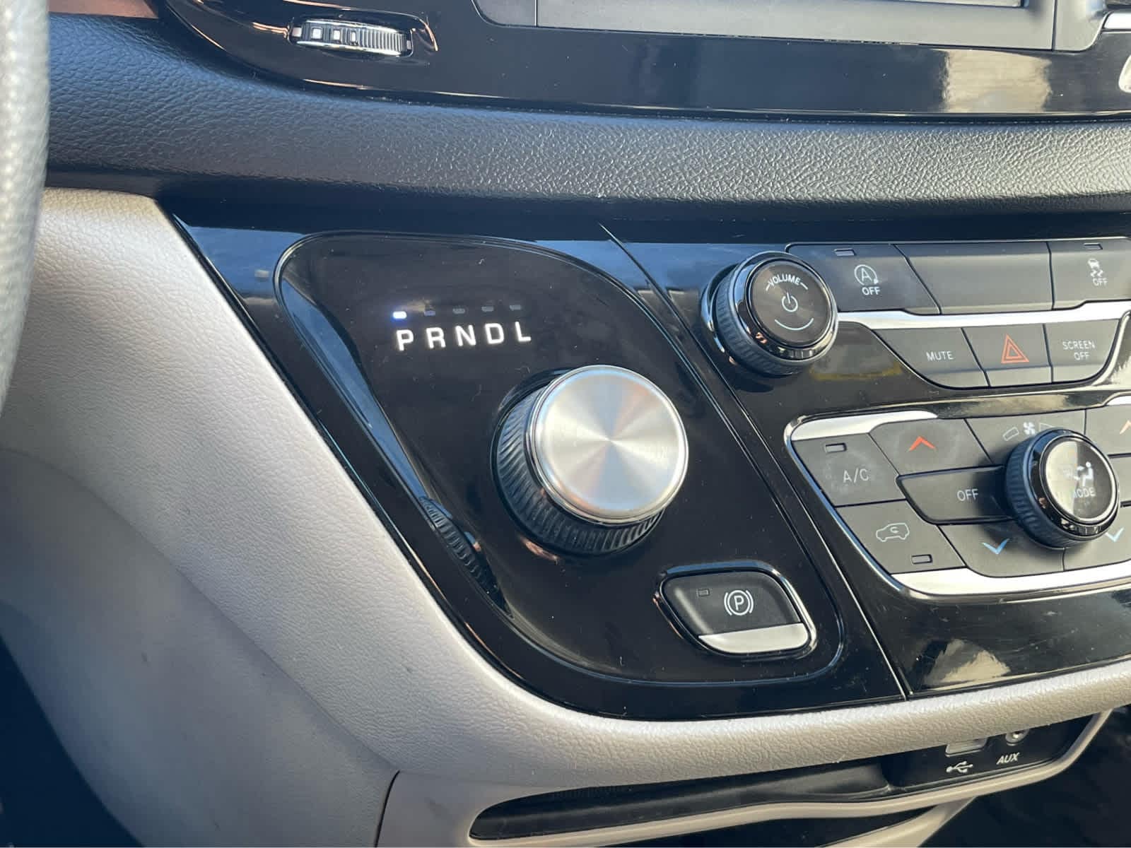 Thumbnail: 2020 Chrysler Voyager - 16