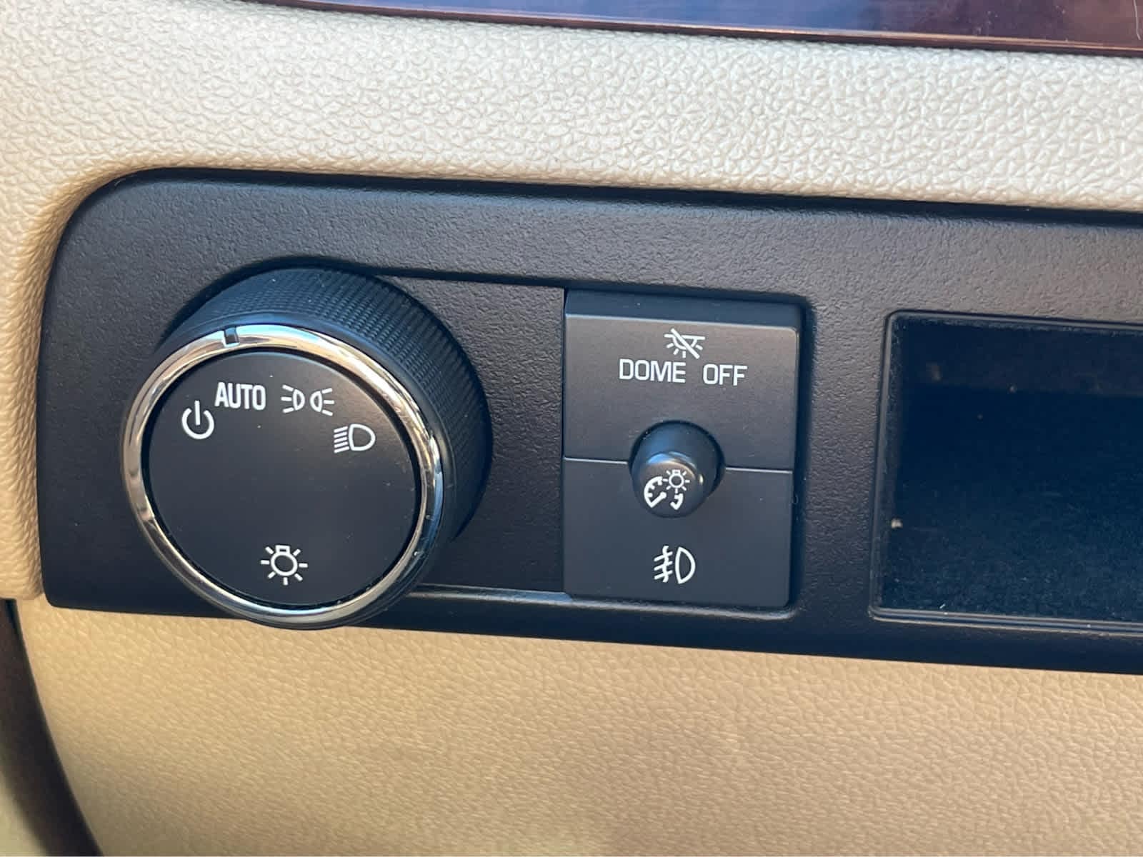 Thumbnail: 2014 Cadillac Escalade - 16