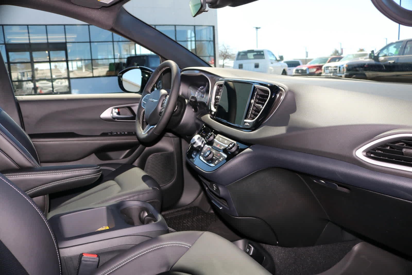 Thumbnail: 2026 Chrysler Voyager - 20