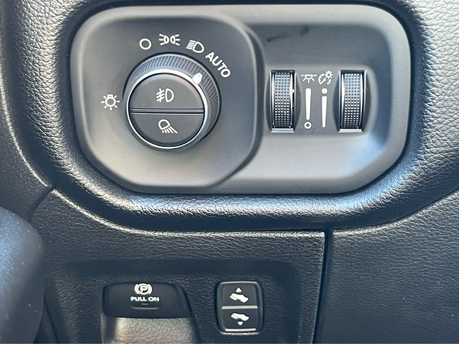 Thumbnail: 2026 RAM 1500 - 19