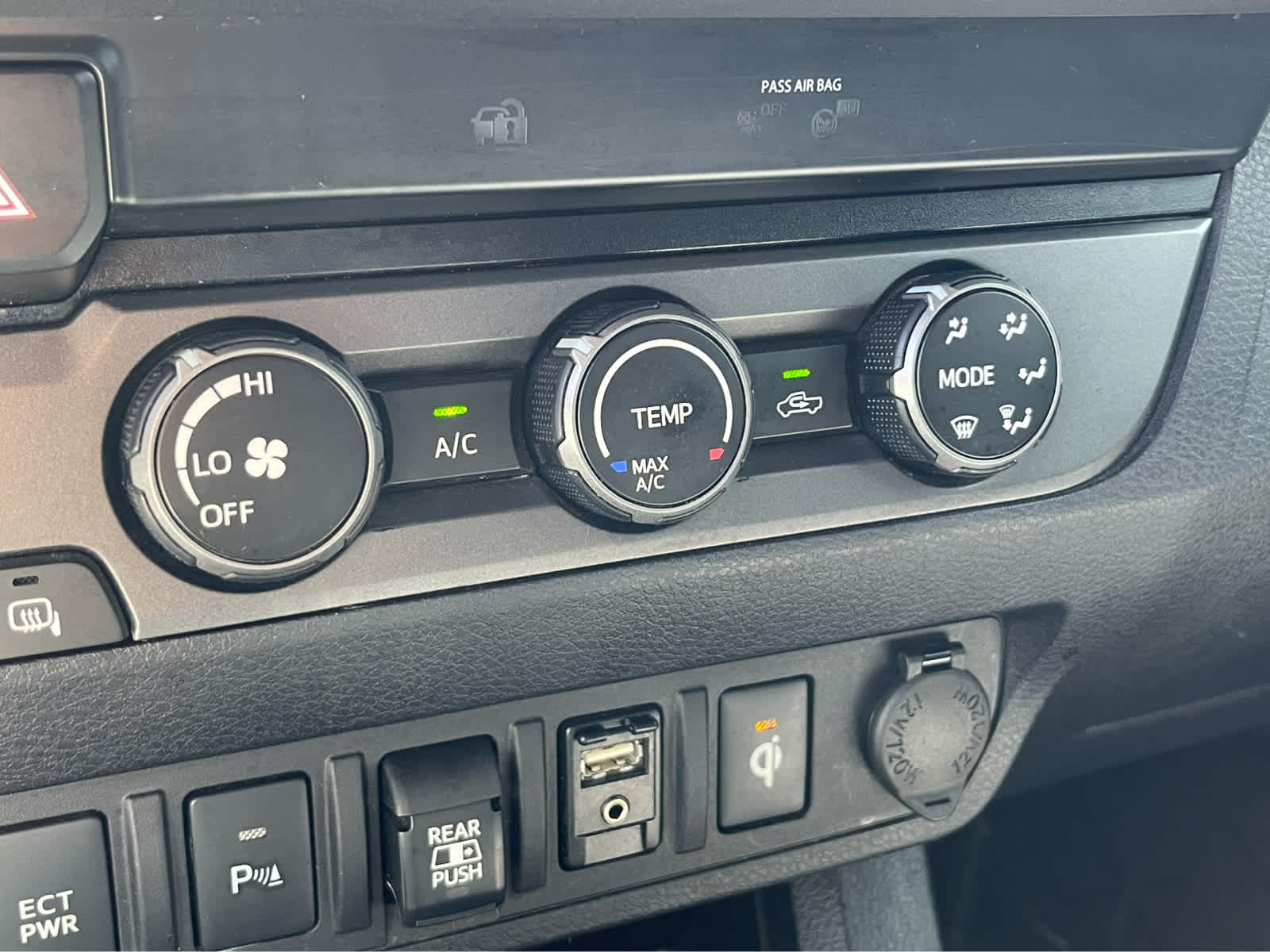 Thumbnail: 2019 Toyota Tacoma - 15