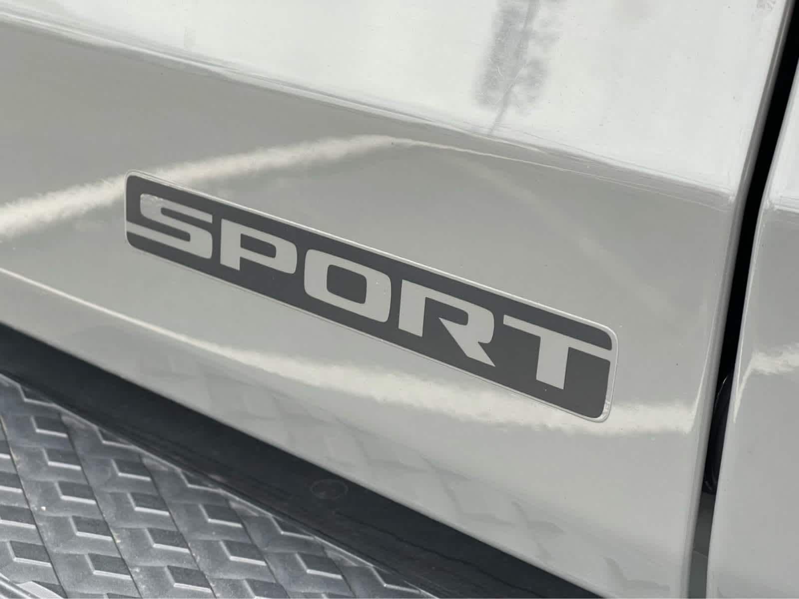 Thumbnail: 2021 Jeep Gladiator - 9