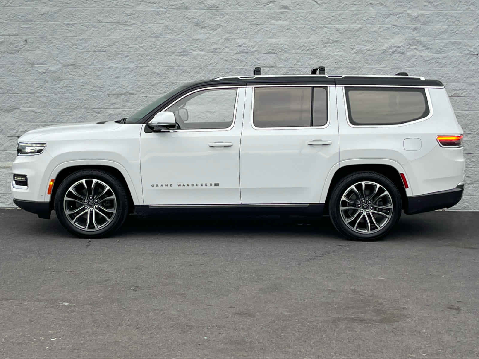 Thumbnail: 2022 Jeep Grand Wagoneer - 4