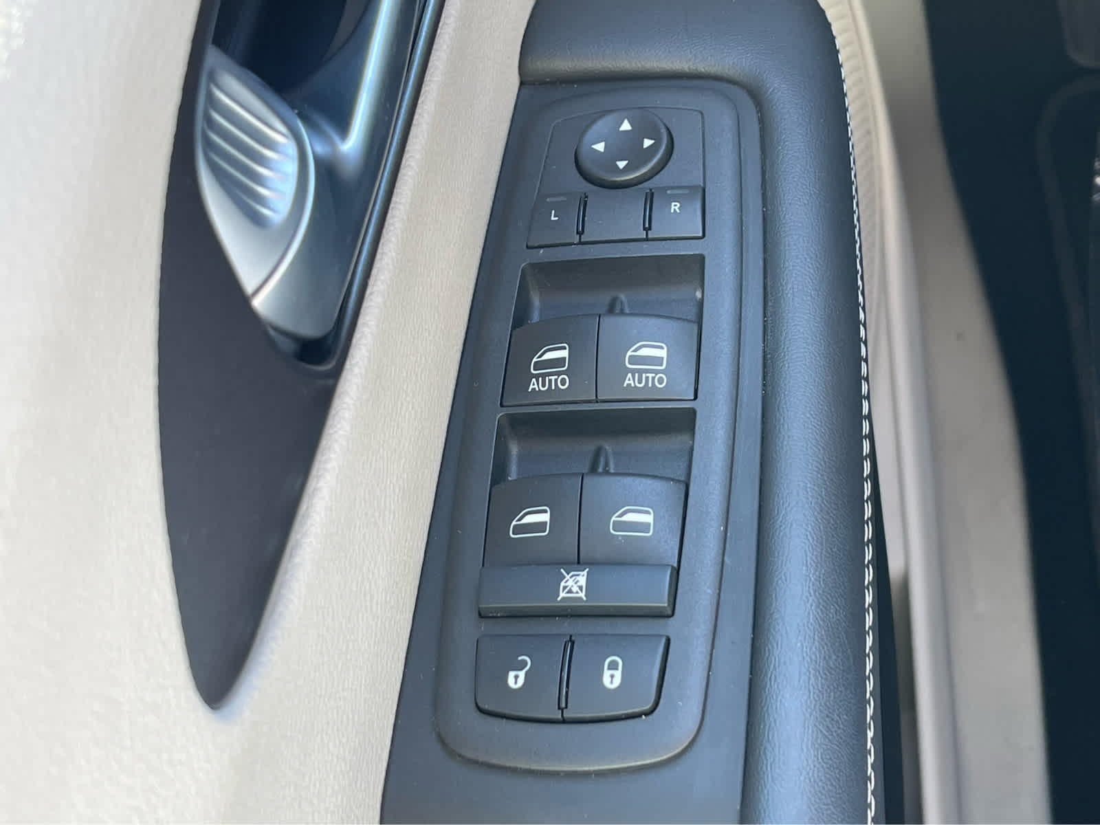 Thumbnail: 2024 Chrysler Pacifica - 16