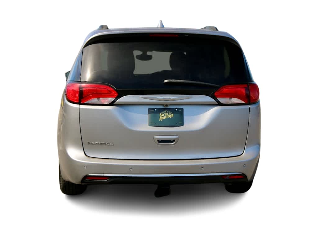 Thumbnail: 2017 Chrysler Pacifica - 5