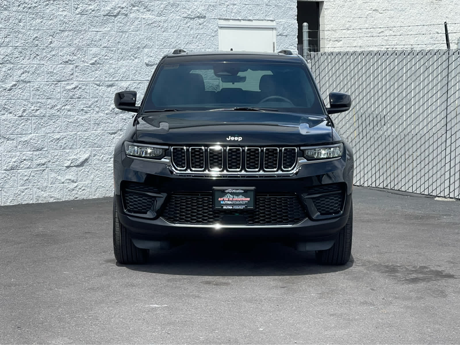 2025 Jeep Grand Cherokee Laredo X photo 2