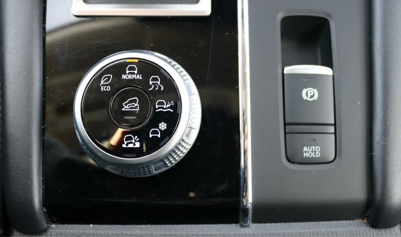 Thumbnail: 2024 Mitsubishi Outlander - 17