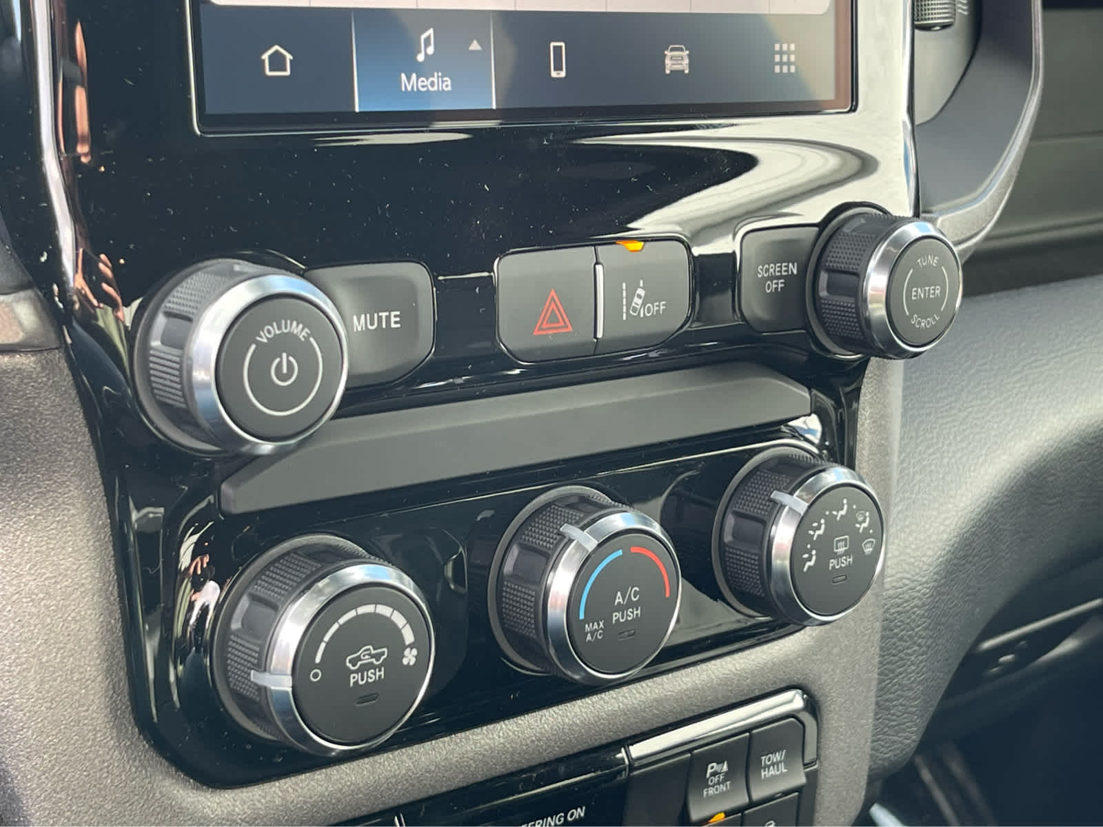 Thumbnail: 2026 RAM 1500 - 15