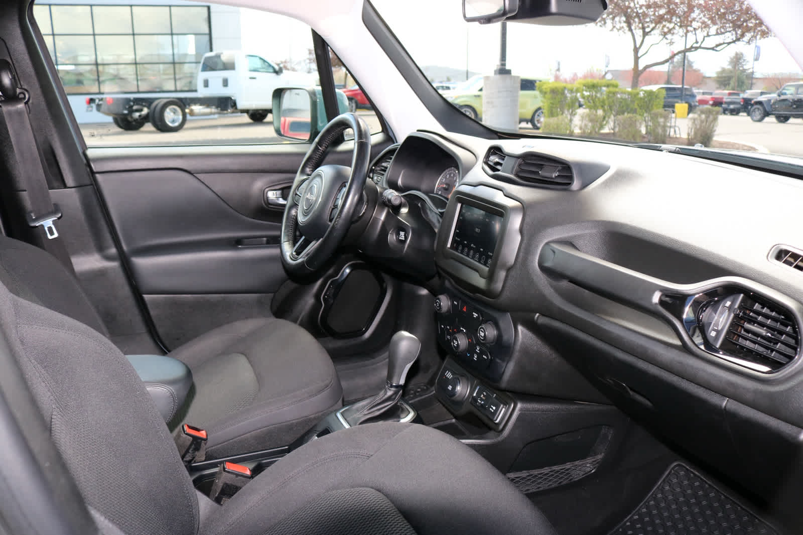 Thumbnail: 2018 Jeep Renegade - 20