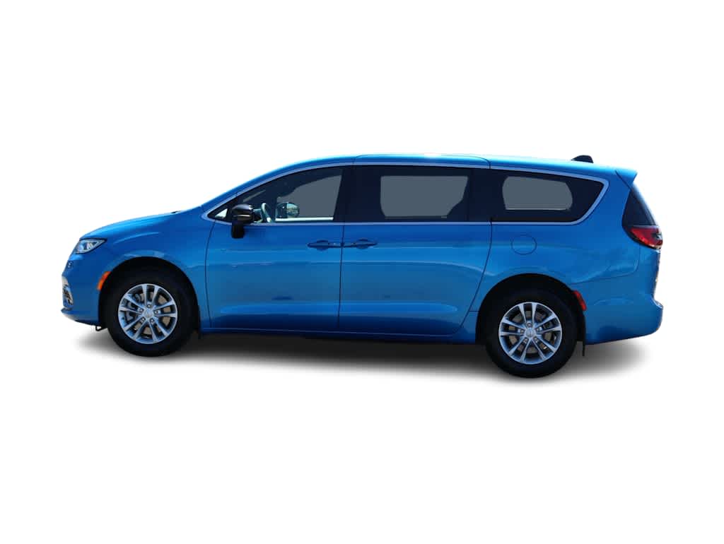 Thumbnail: 2026 Chrysler Pacifica - 3