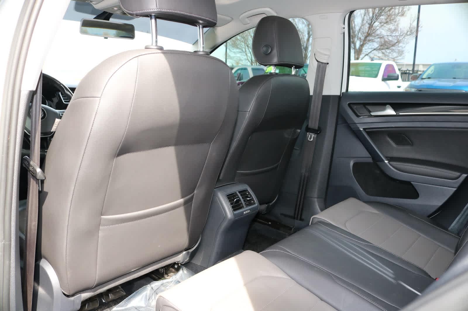 Thumbnail: 2015 Volkswagen Golf - 27
