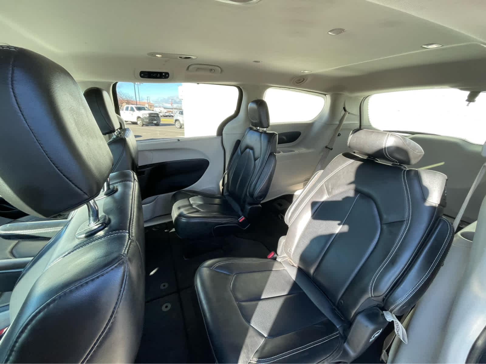 Thumbnail: 2020 Chrysler Voyager - 22