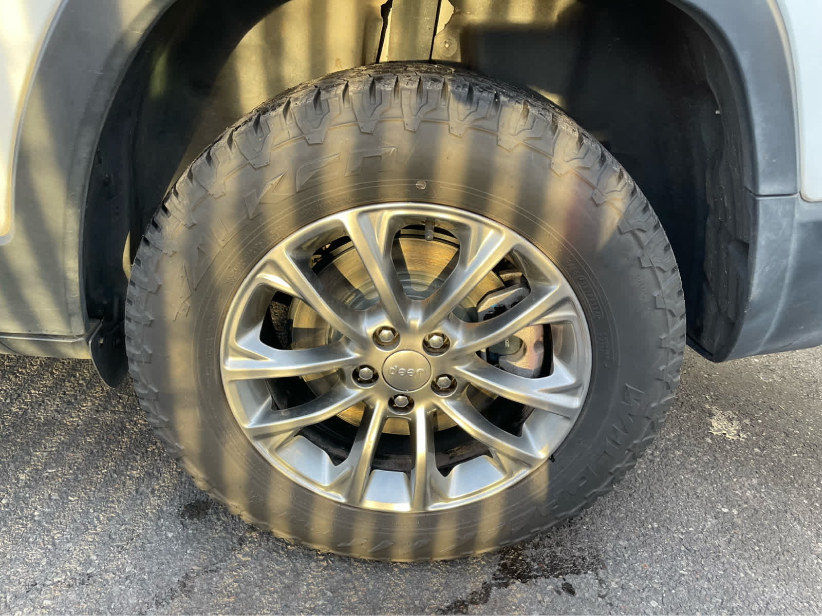 Thumbnail: 2019 Jeep Cherokee - 13