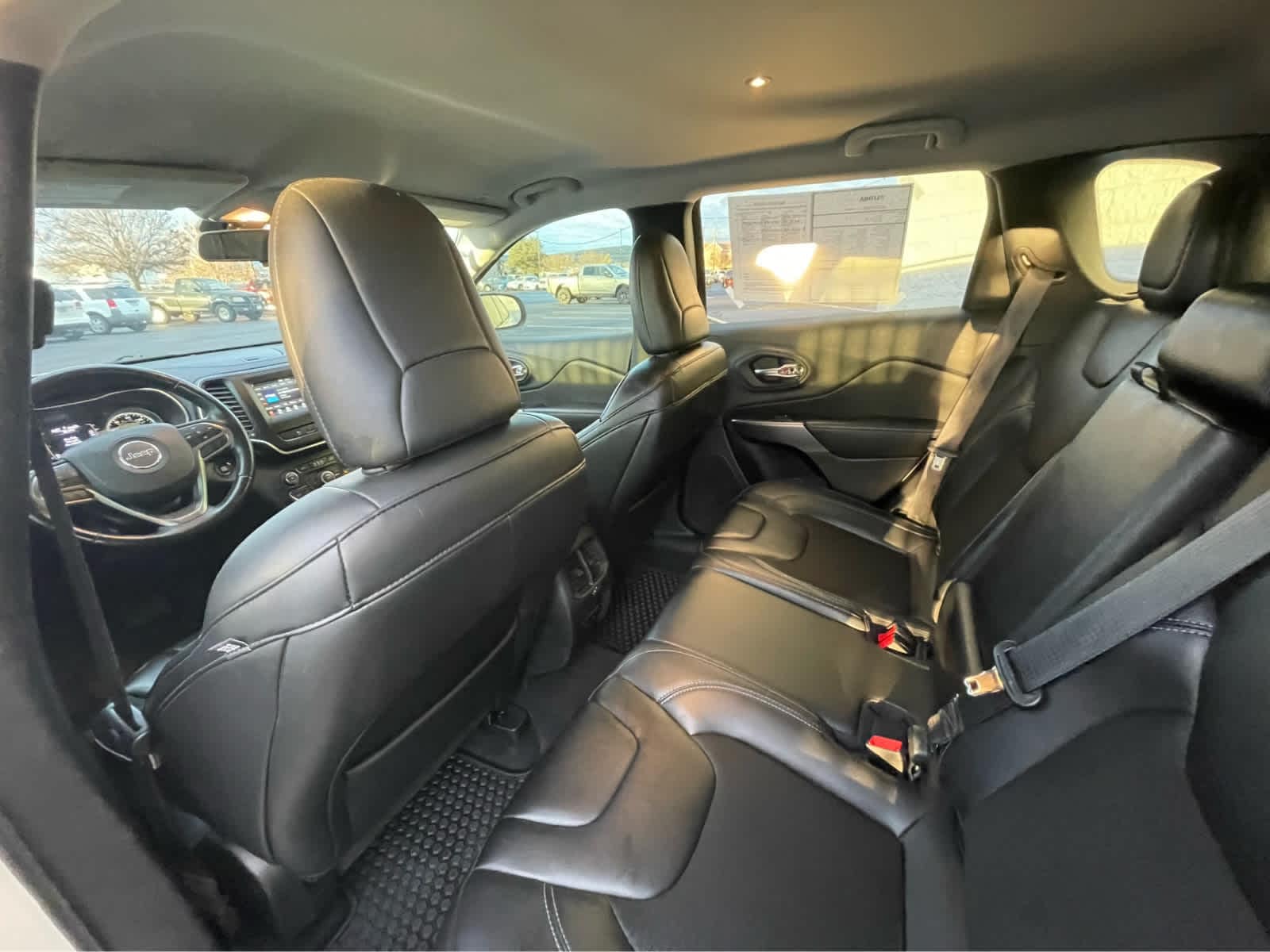 Thumbnail: 2019 Jeep Cherokee - 24