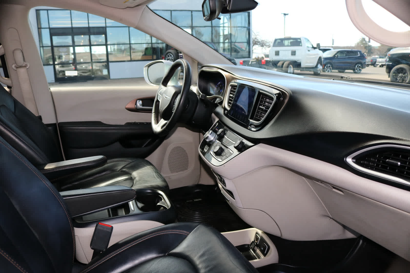 Thumbnail: 2017 Chrysler Pacifica - 19