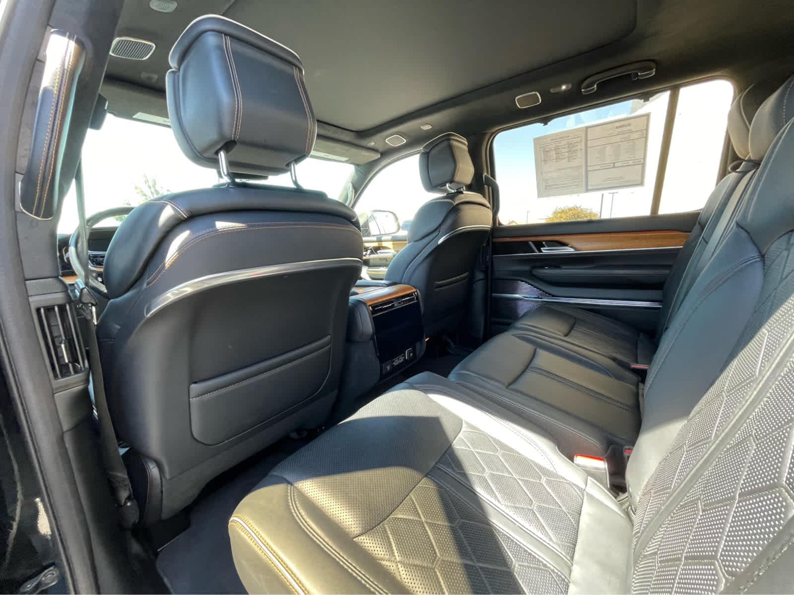 Thumbnail: 2022 Jeep Grand Wagoneer - 24