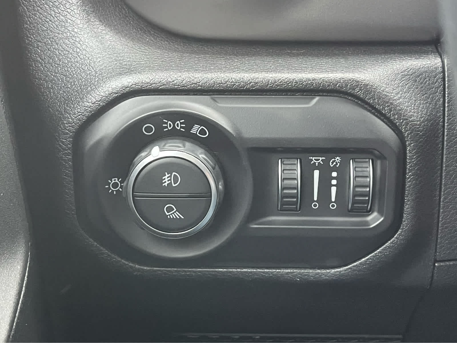 Thumbnail: 2021 Jeep Gladiator - 18