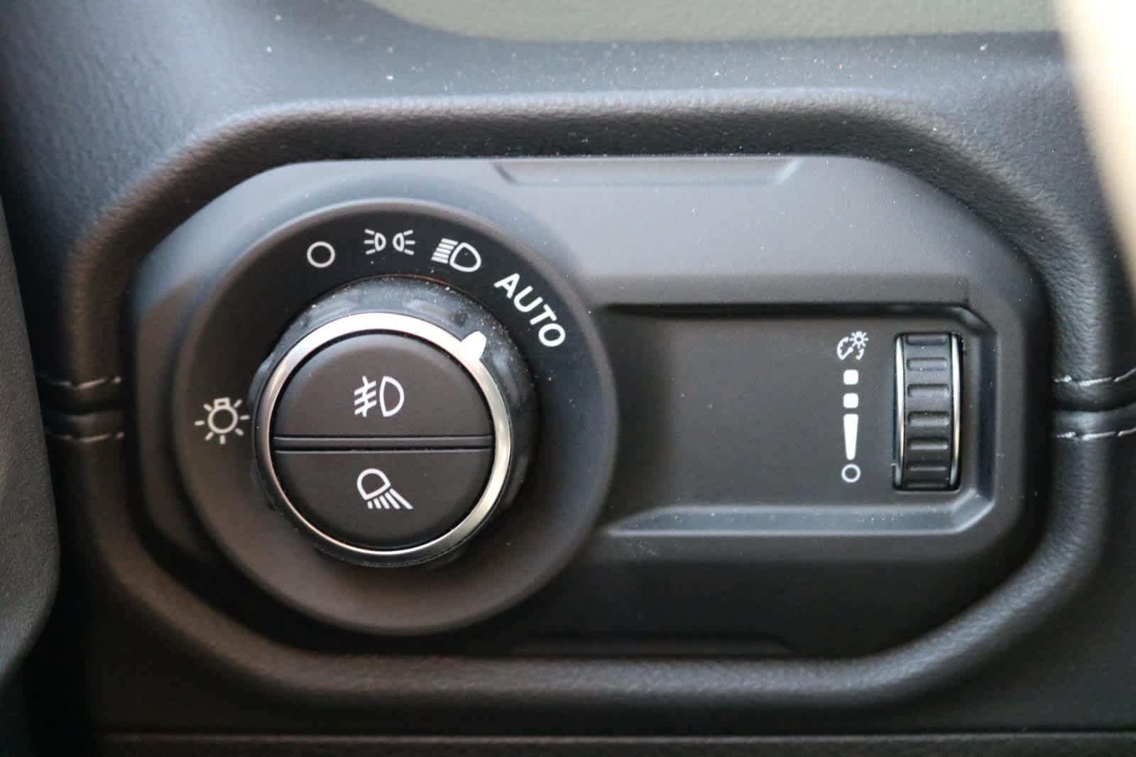 Thumbnail: 2024 Jeep Gladiator - 18