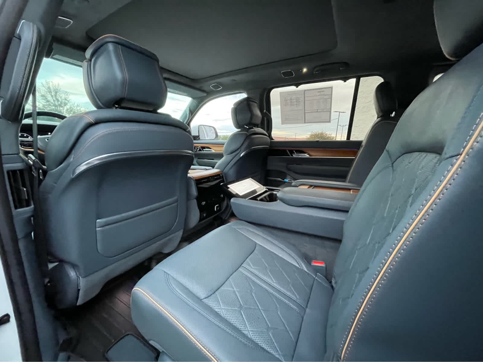 Thumbnail: 2022 Jeep Grand Wagoneer - 23