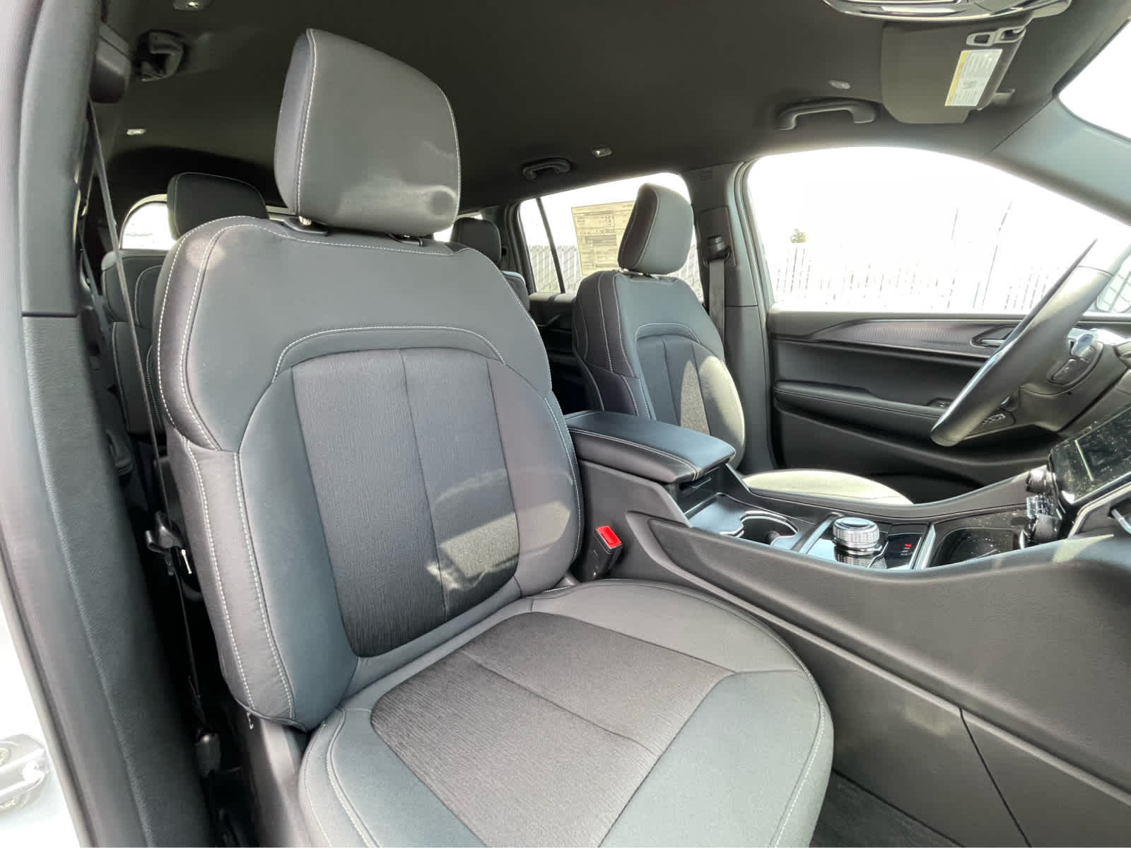 Thumbnail: 2025 Jeep Grand Cherokee - 30