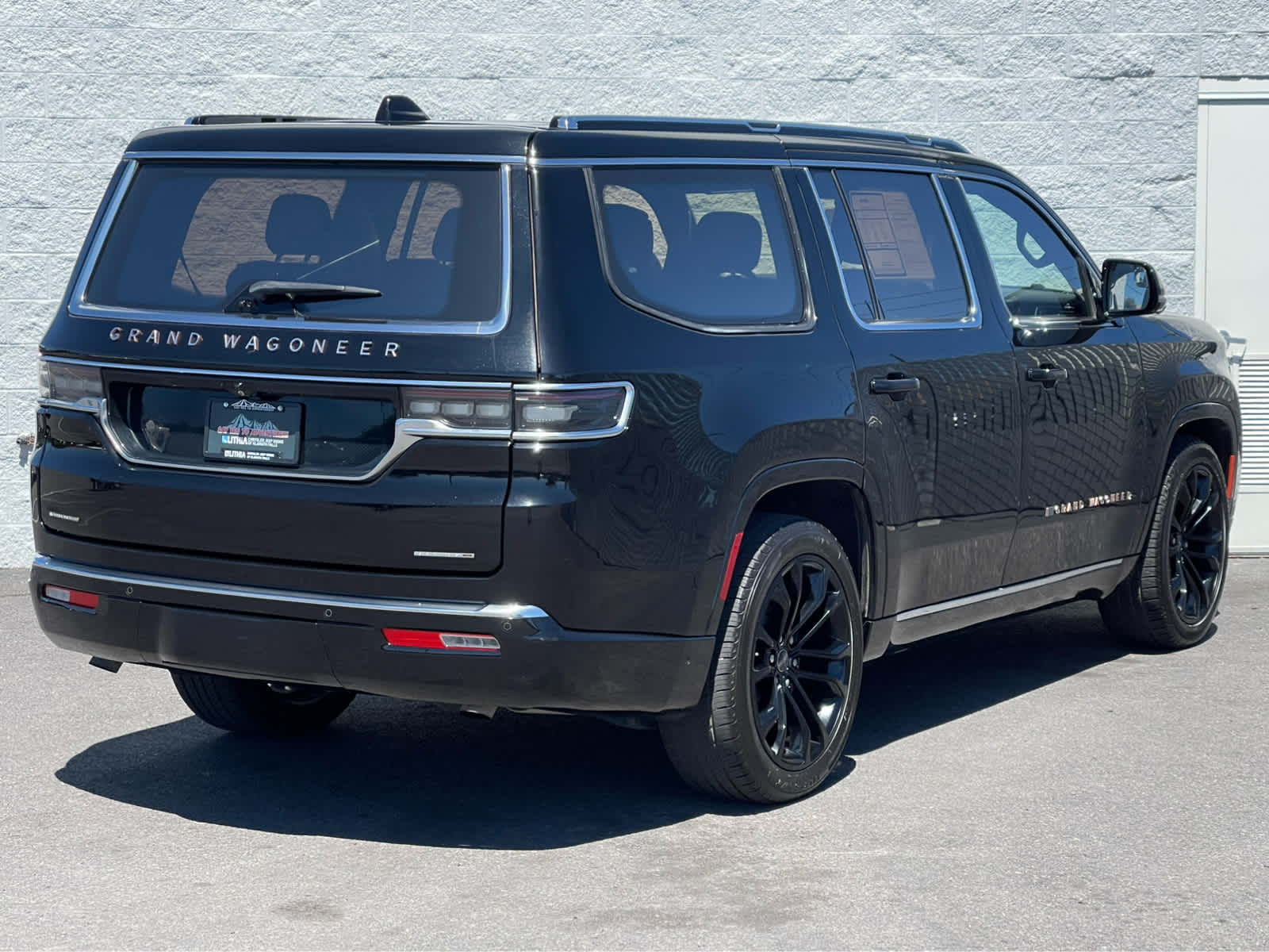 Thumbnail: 2022 Jeep Grand Wagoneer - 7