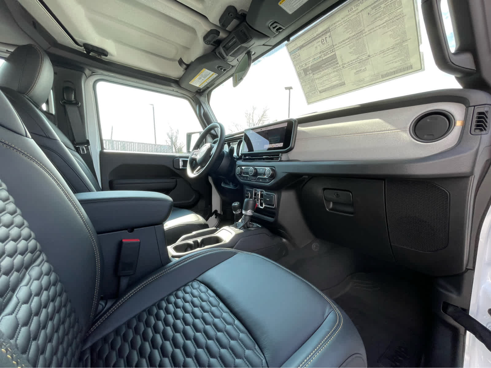 Thumbnail: 2025 Jeep Gladiator - 26