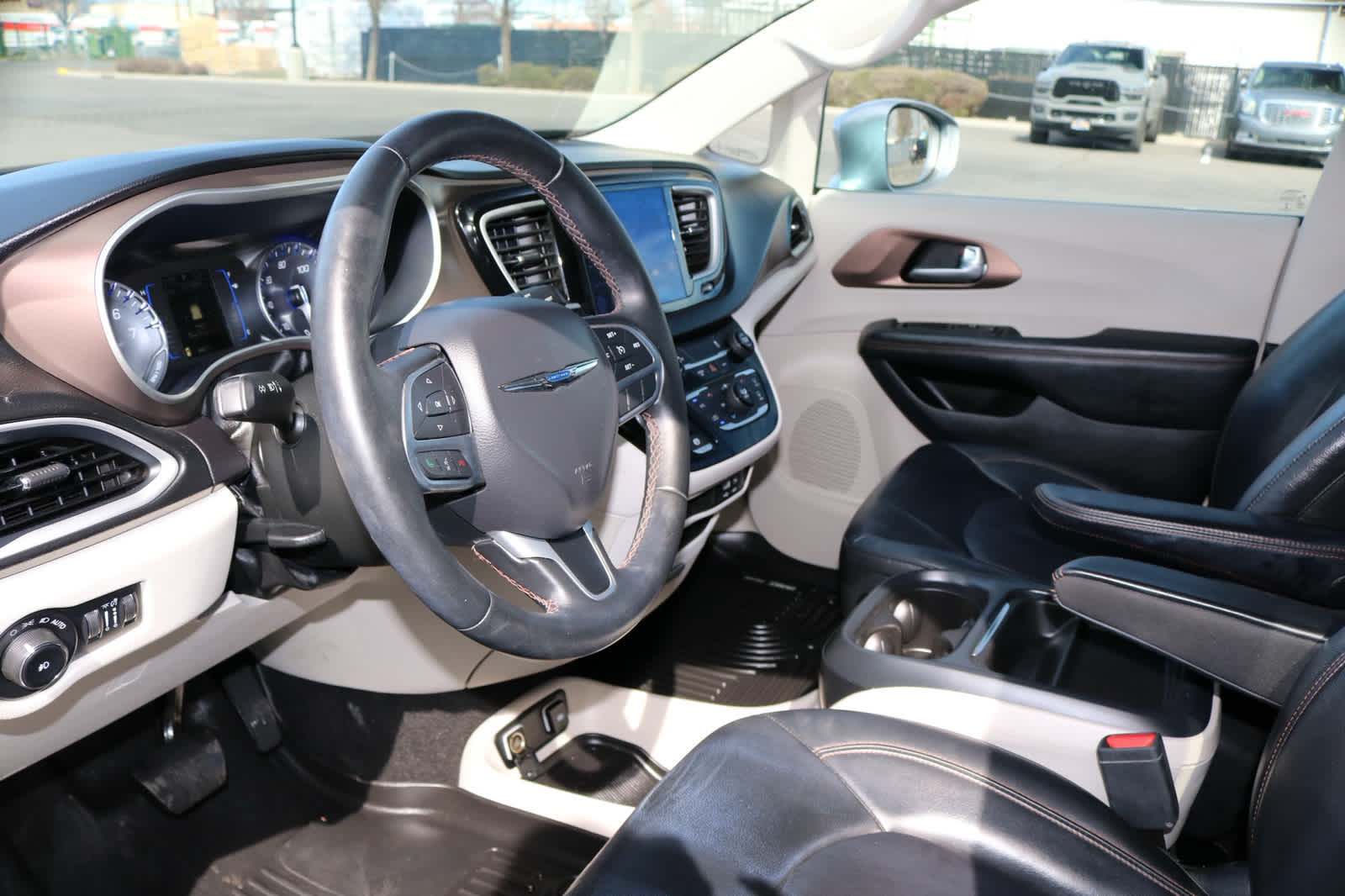 Thumbnail: 2017 Chrysler Pacifica - 7