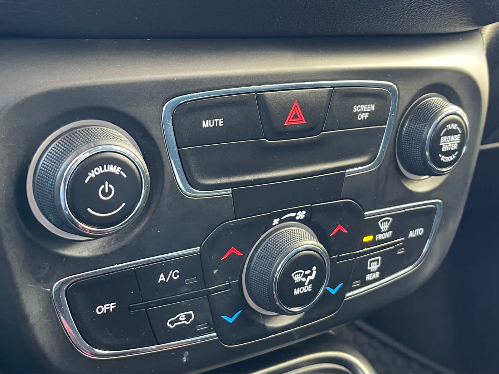 Thumbnail: 2020 Jeep Compass - 16