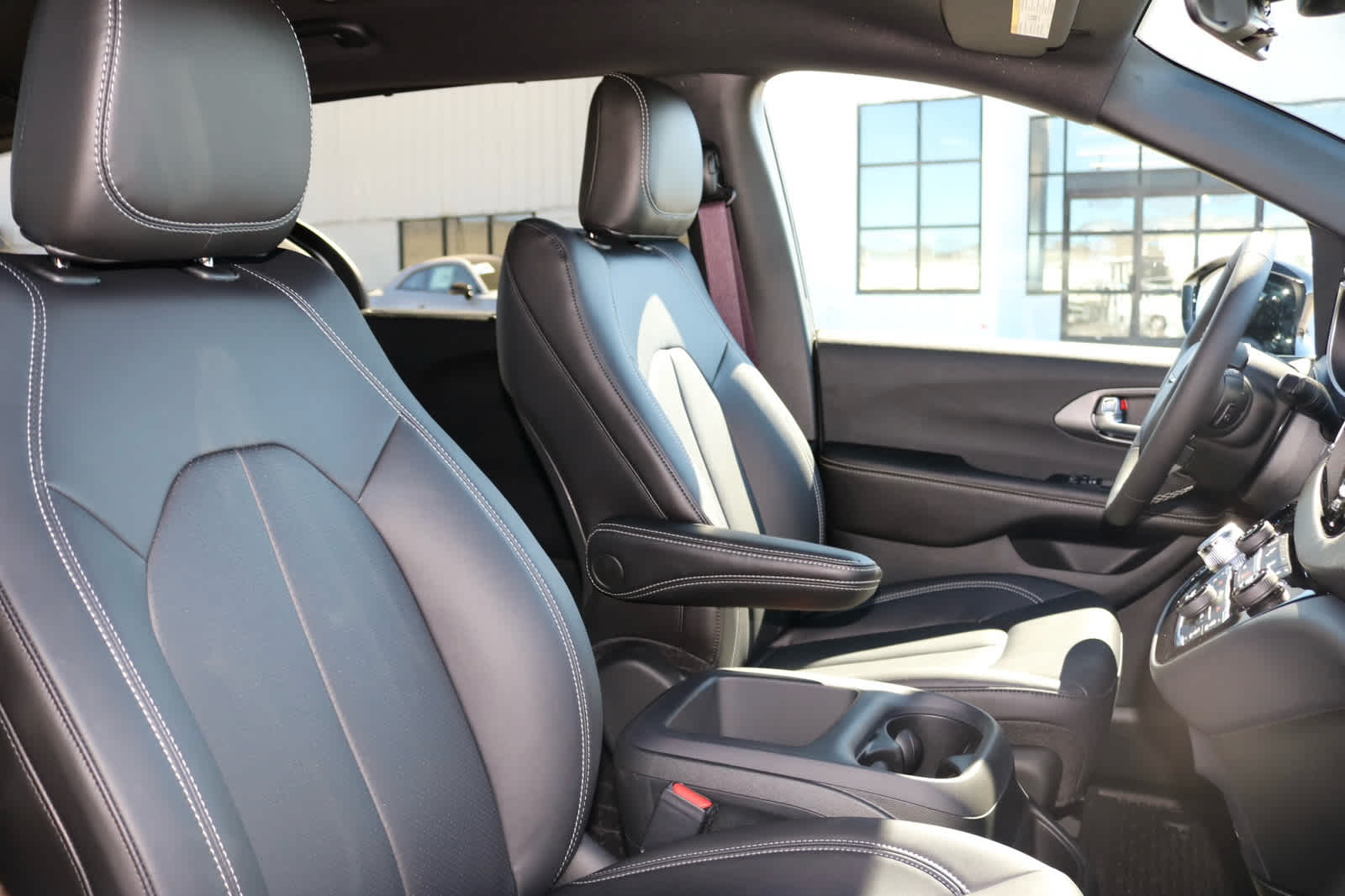 Thumbnail: 2026 Chrysler Voyager - 21