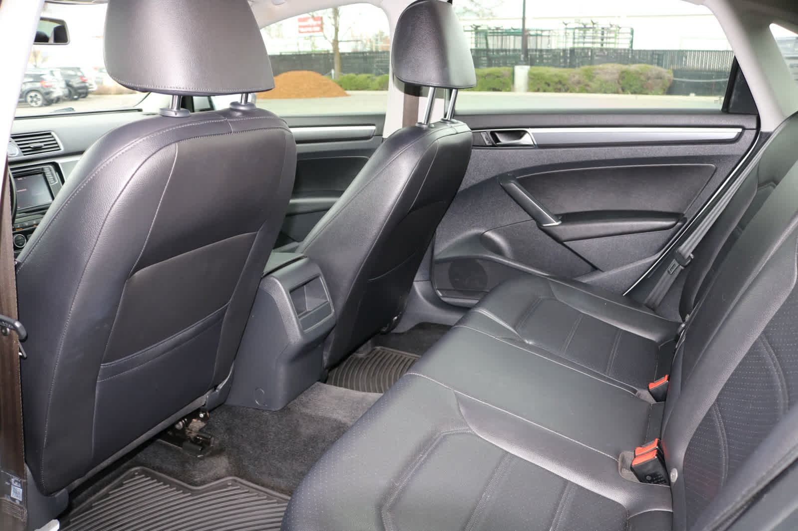 Thumbnail: 2017 Volkswagen Passat - 26