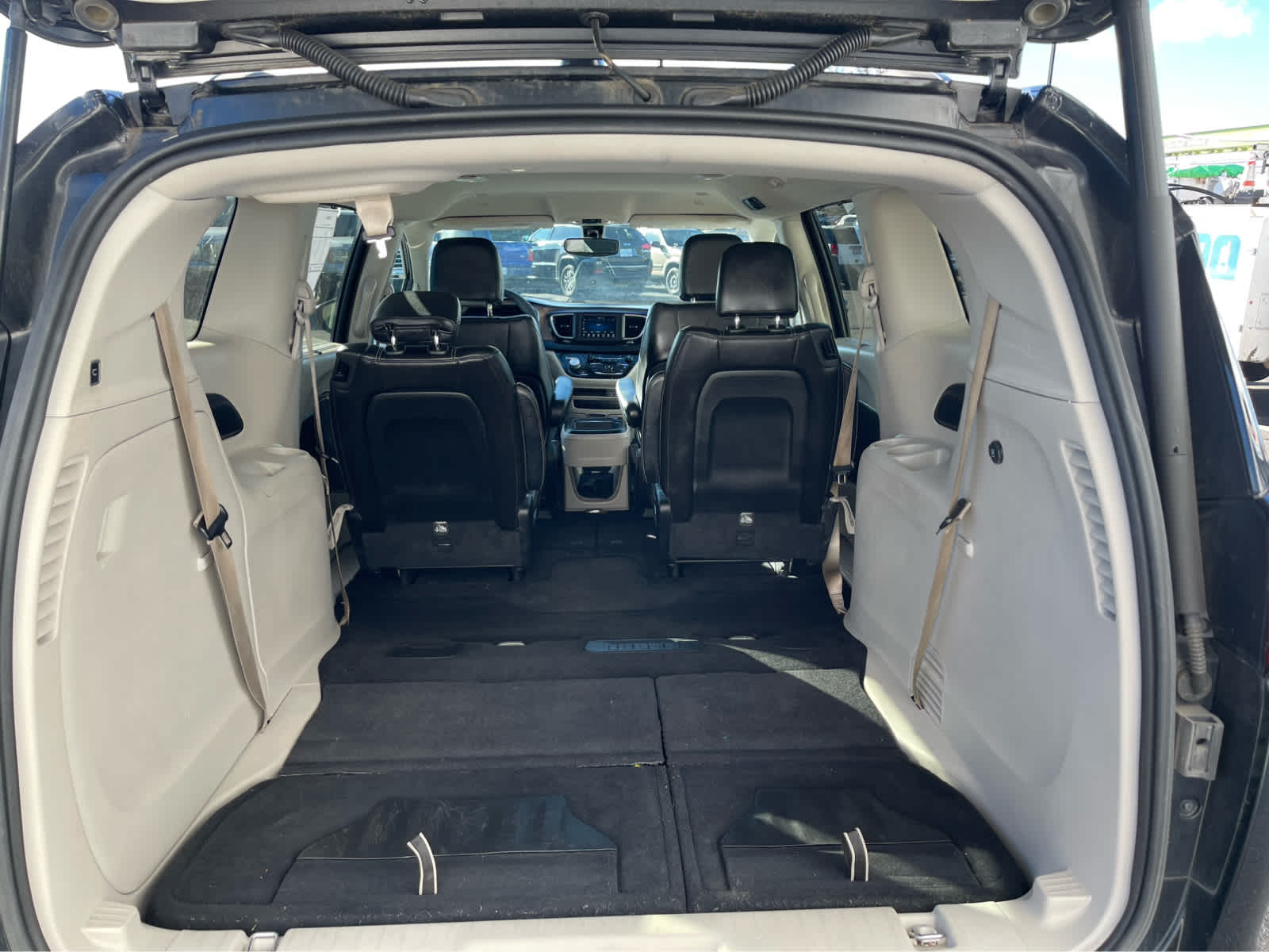 Thumbnail: 2020 Chrysler Voyager - 10