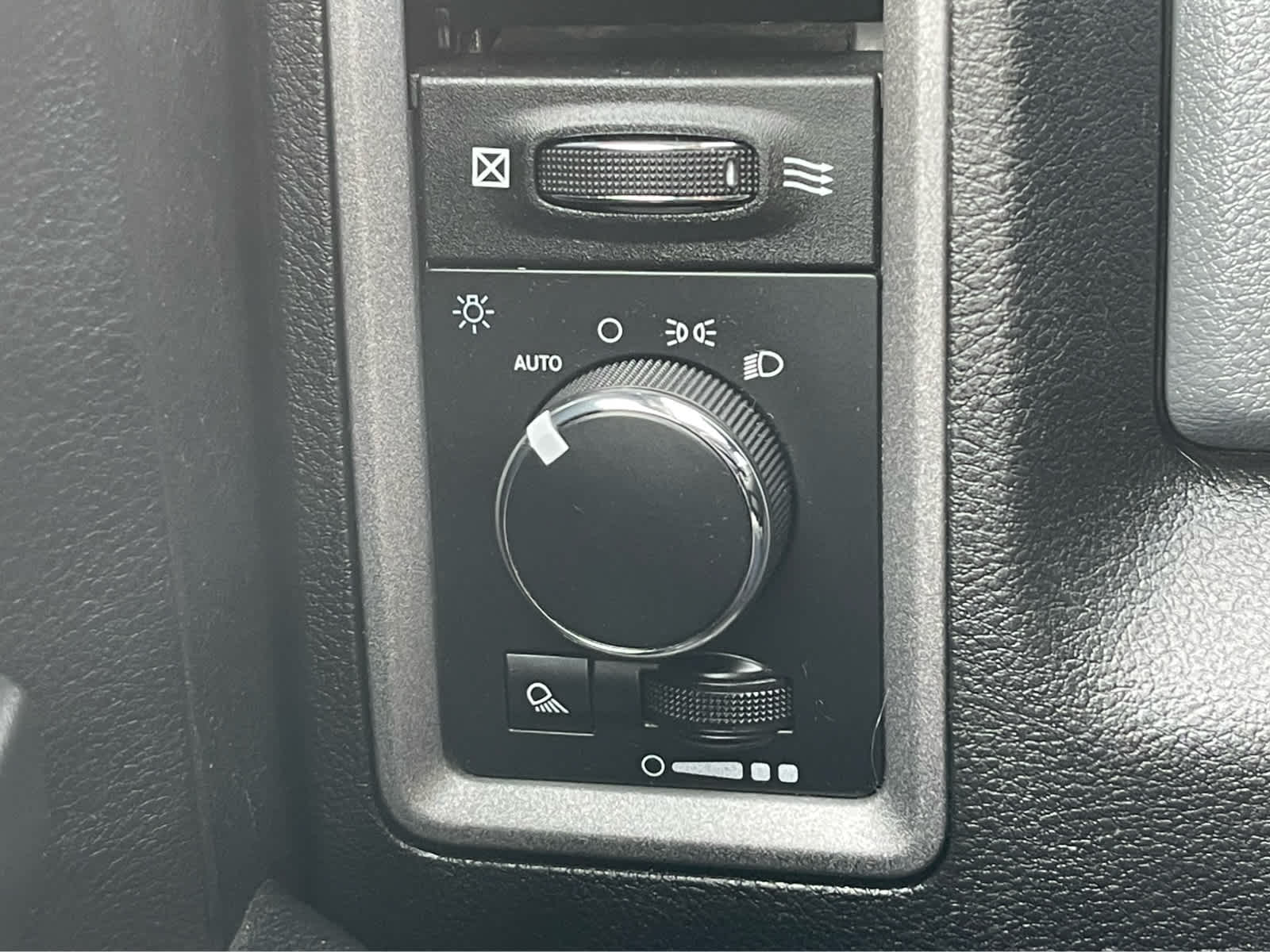 Thumbnail: 2019 RAM 1500 Classic - 17