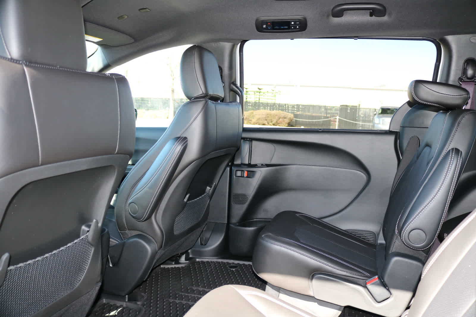 Thumbnail: 2026 Chrysler Voyager - 24