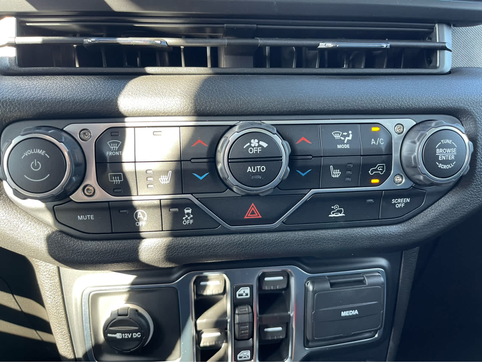 Thumbnail: 2025 Jeep Gladiator - 17