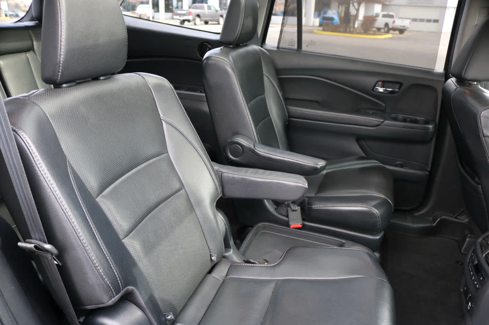 Thumbnail: 2019 Honda Pilot - 23