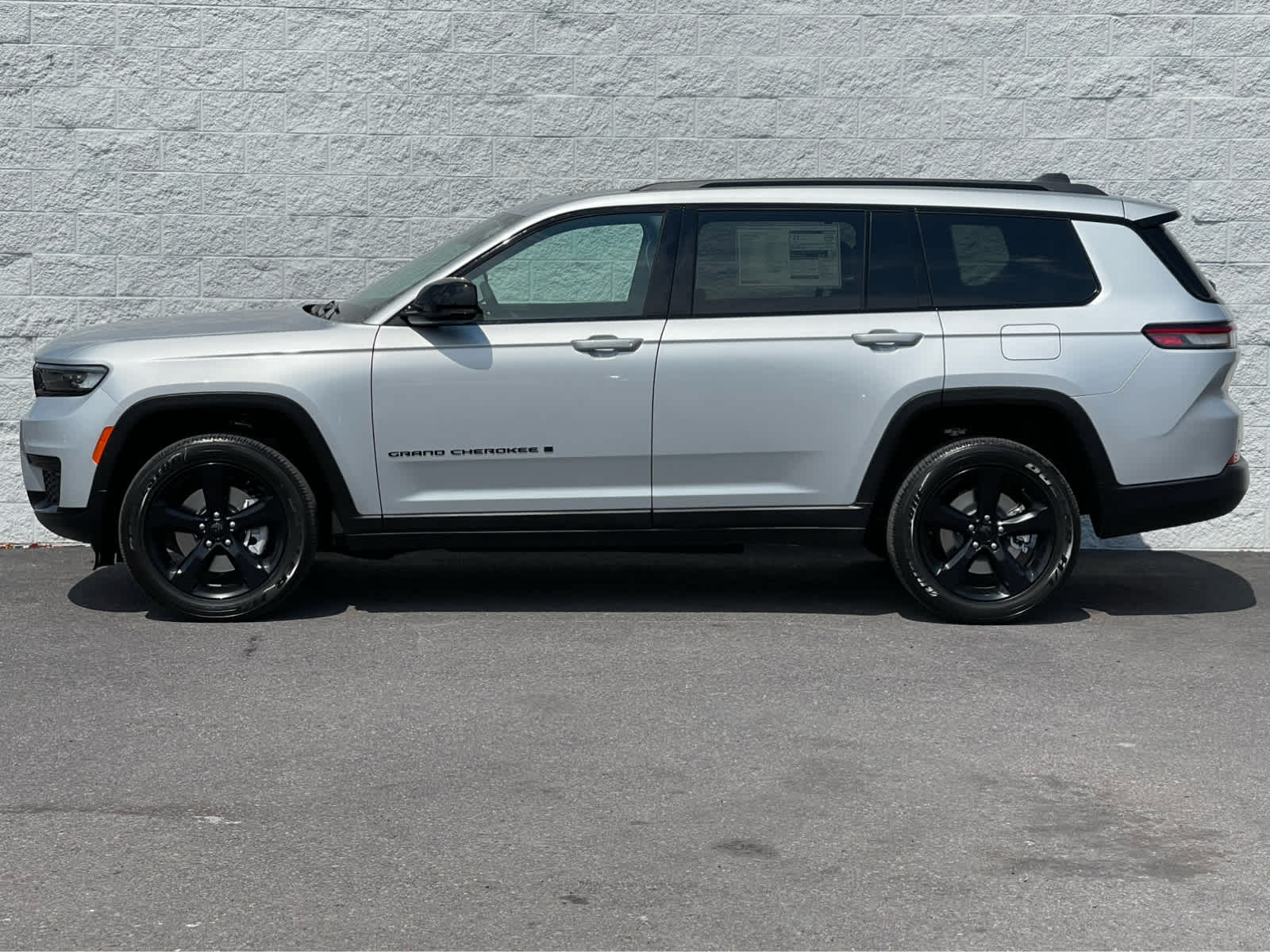 Thumbnail: 2025 Jeep Grand Cherokee - 4