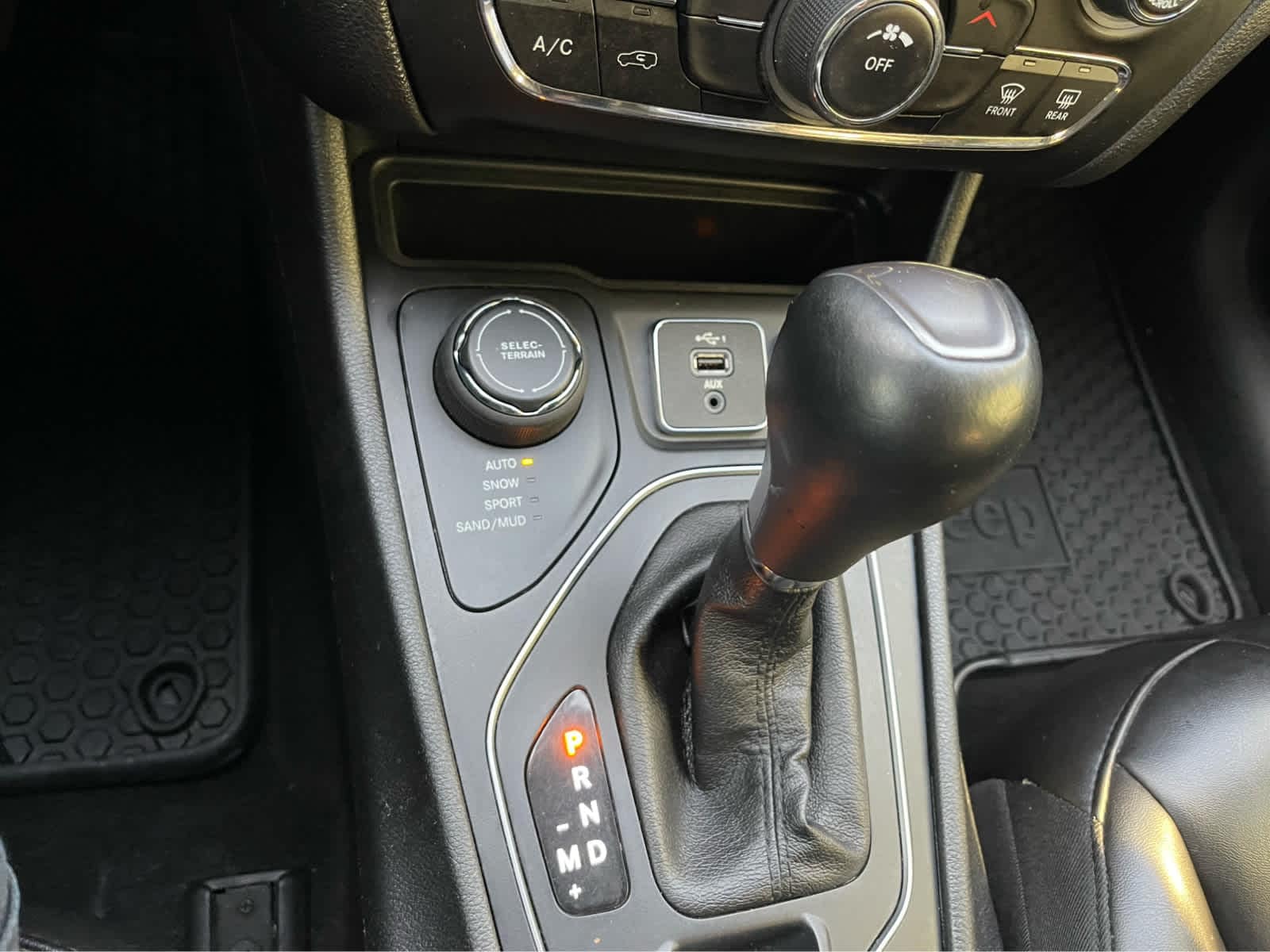 Thumbnail: 2019 Jeep Cherokee - 18