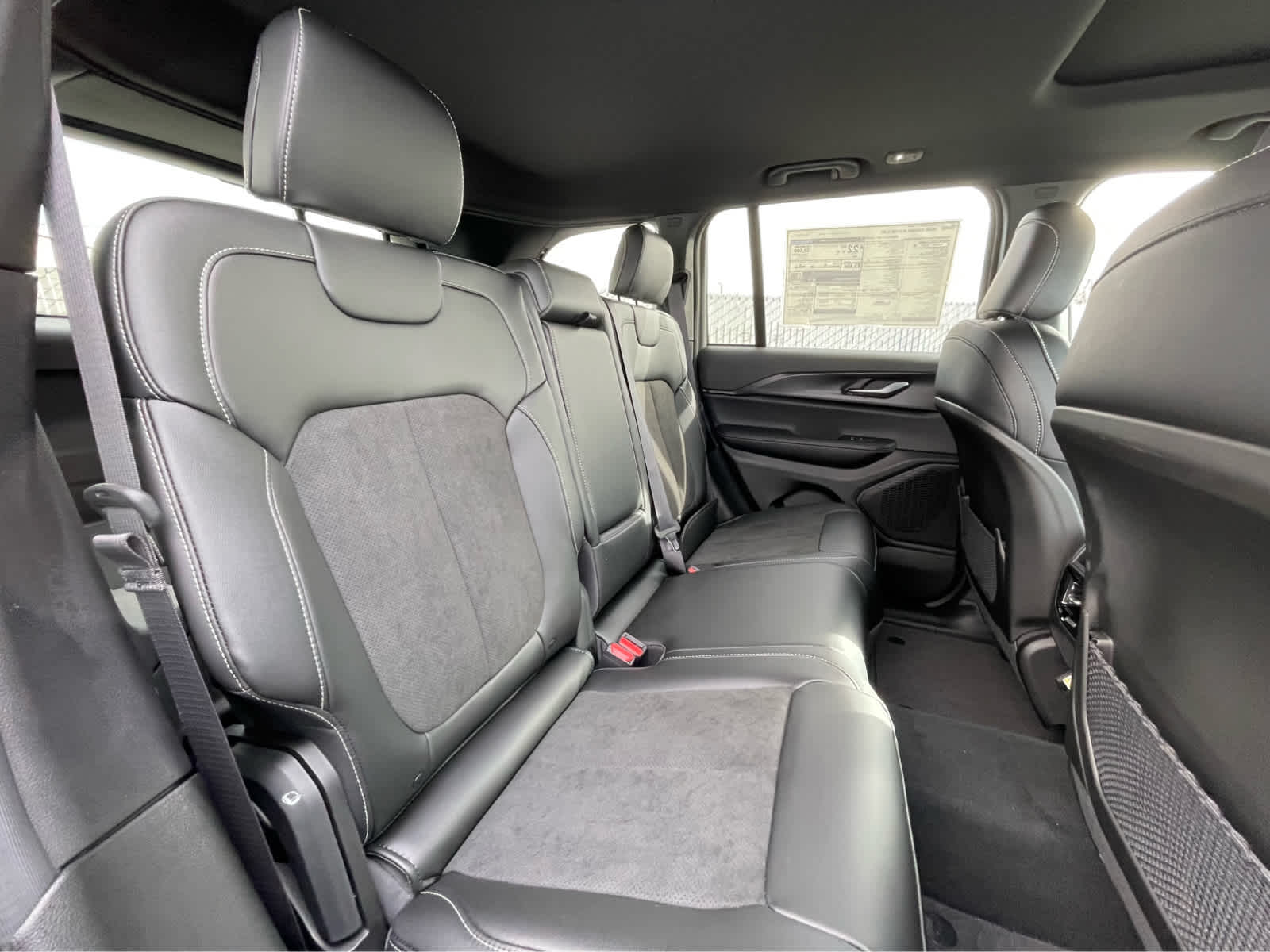 Thumbnail: 2025 Jeep Grand Cherokee - 27