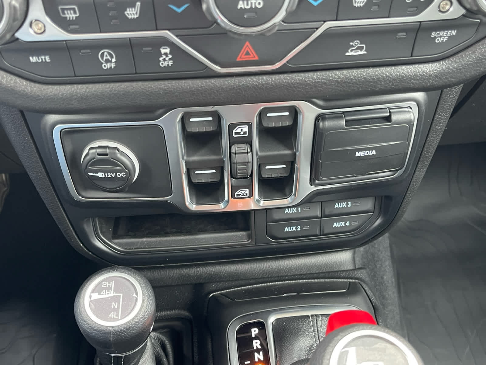 Thumbnail: 2026 Jeep Gladiator - 18