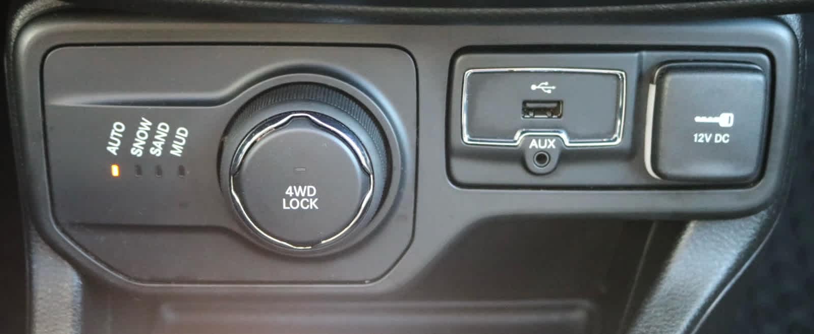 Thumbnail: 2018 Jeep Renegade - 17