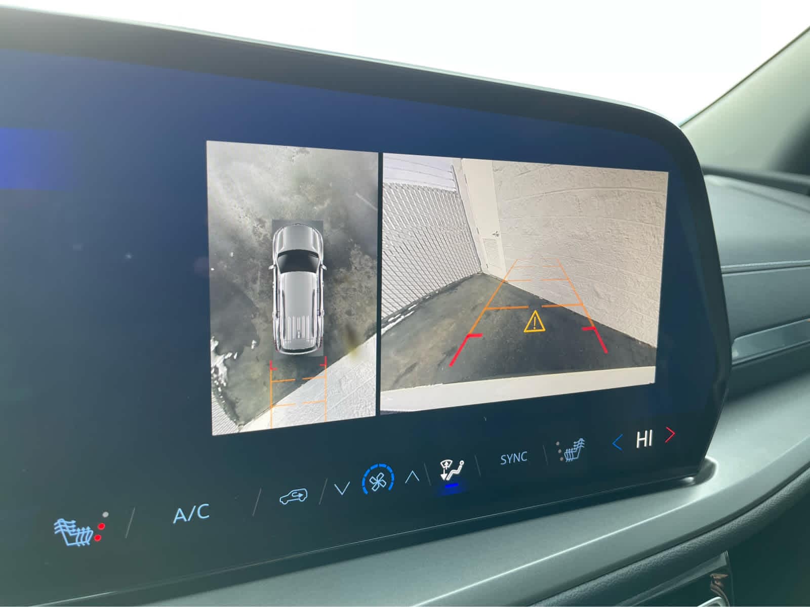 Thumbnail: 2025 Chevrolet Traverse - 18