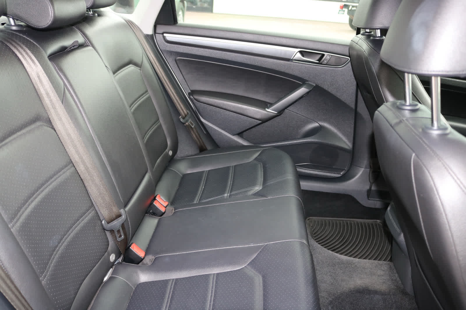 Thumbnail: 2017 Volkswagen Passat - 24