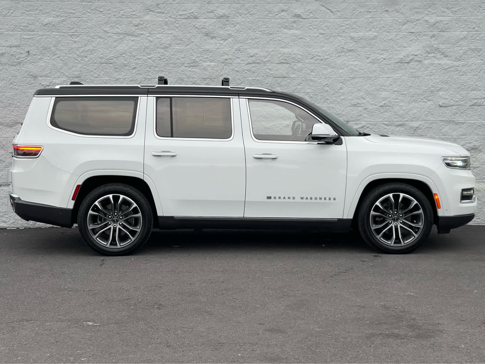 Thumbnail: 2022 Jeep Grand Wagoneer - 5