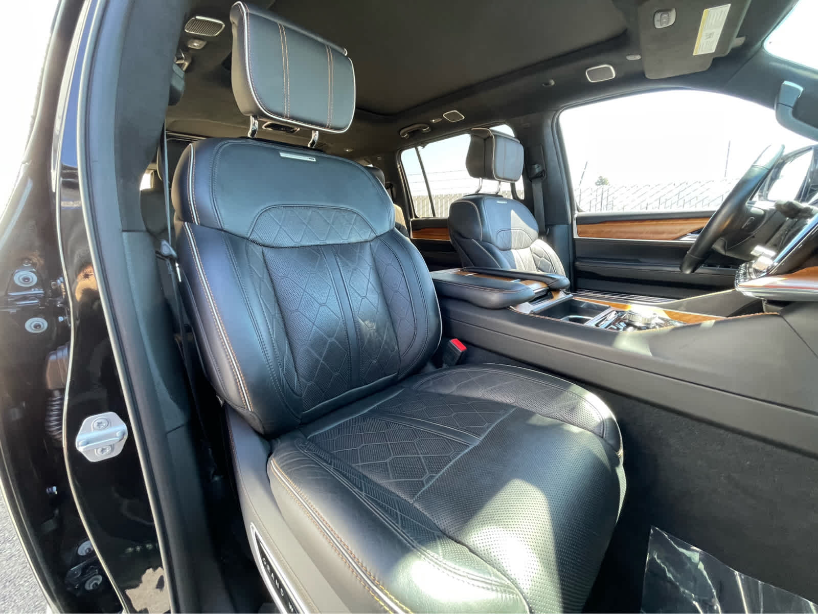 Thumbnail: 2022 Jeep Grand Wagoneer - 30