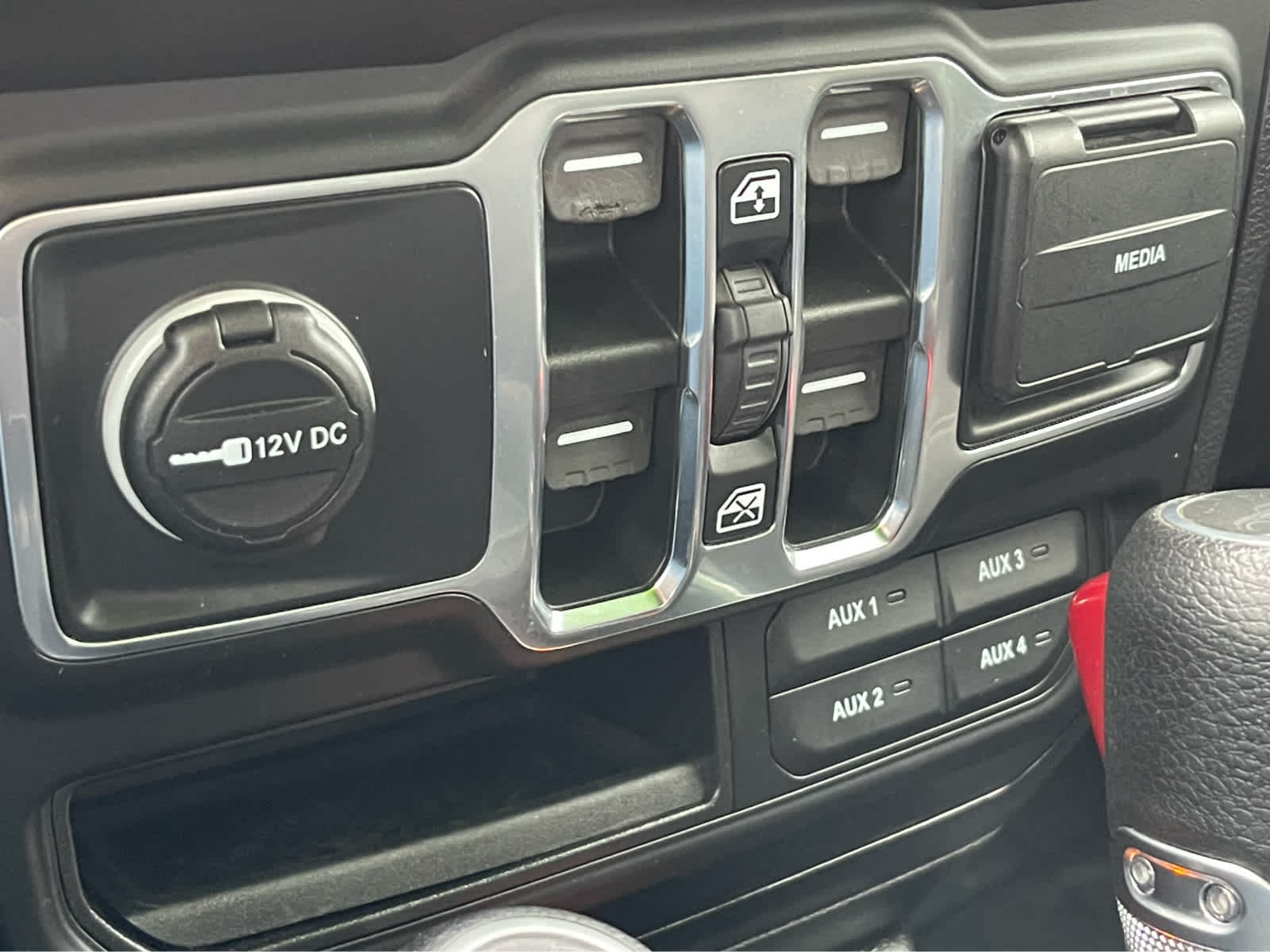 Thumbnail: 2021 Jeep Gladiator - 16