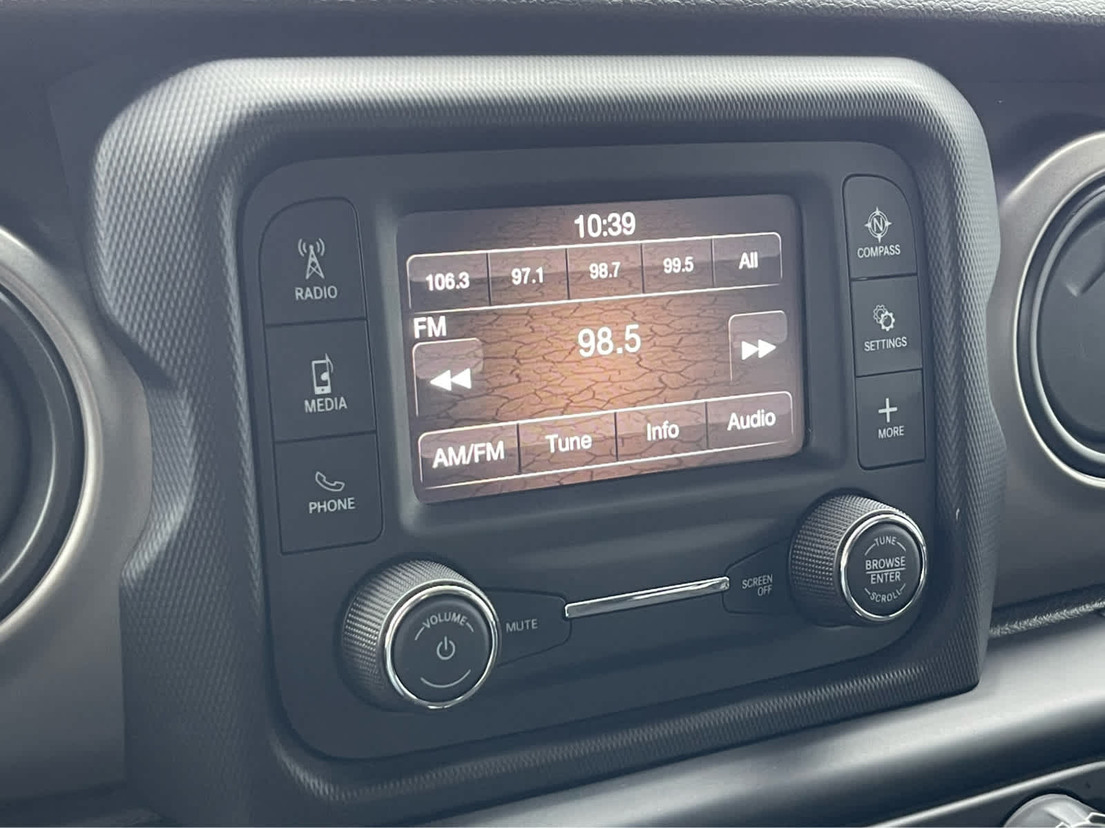 Thumbnail: 2021 Jeep Gladiator - 15