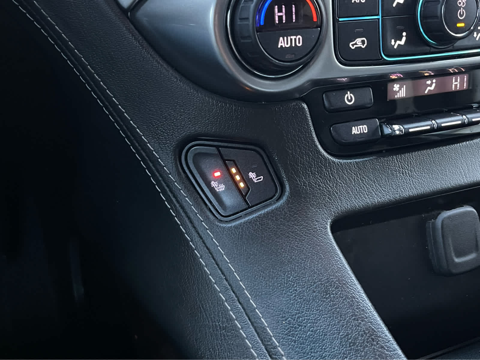 Thumbnail: 2019 Chevrolet Tahoe - 16