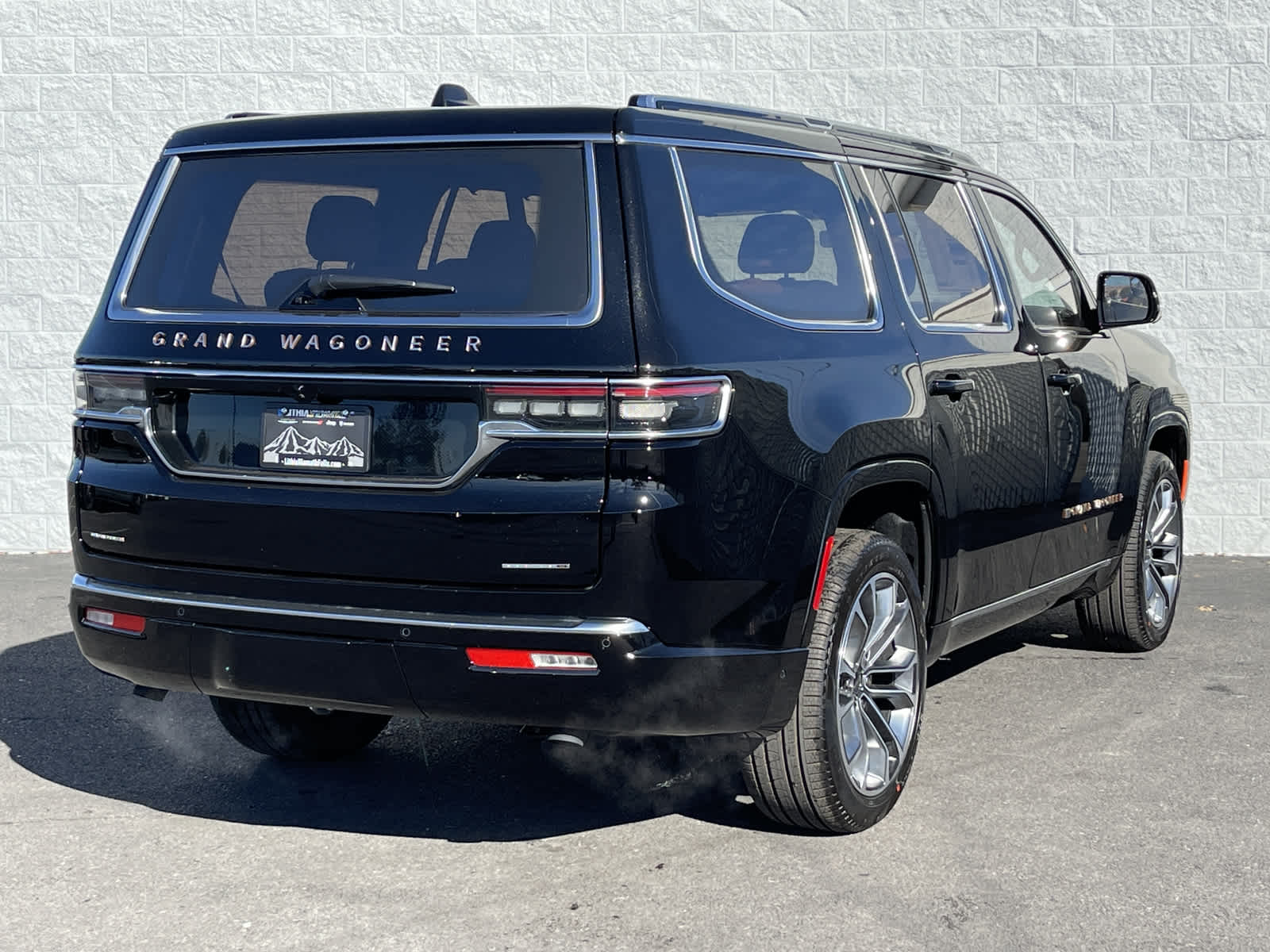 2023 Jeep Grand Wagoneer Series III 8